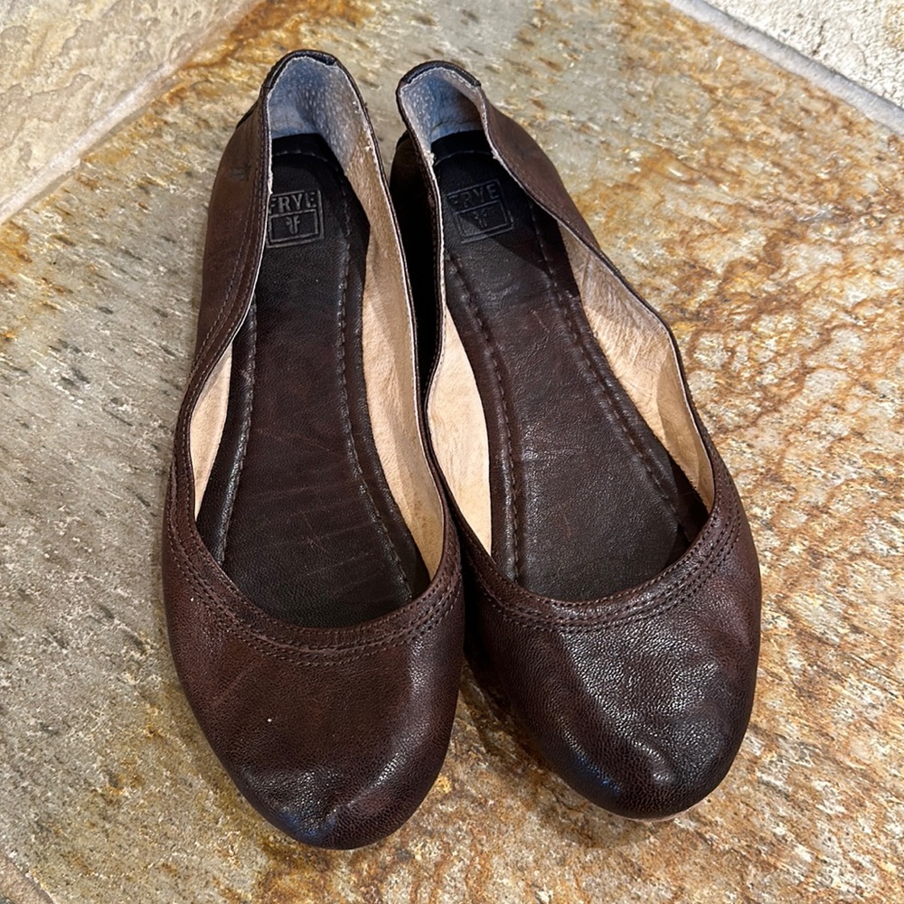 Frye. Carson ballet flat. Brown size 8. Used.